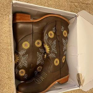 Sunflower cowgirl boots